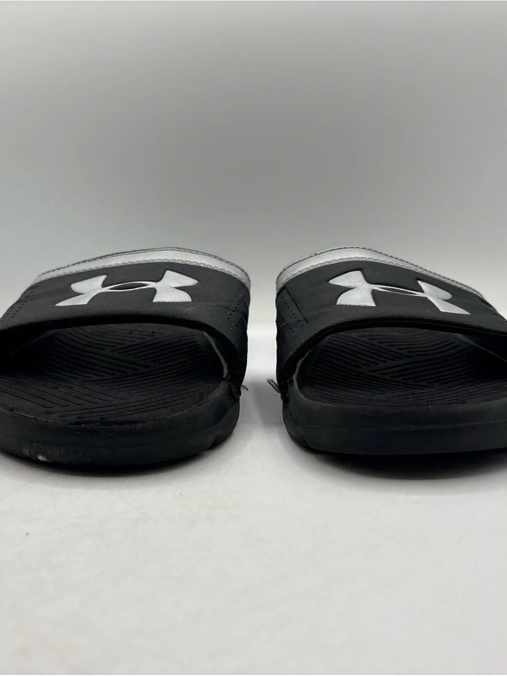 Under Armour UA Playmaker VI Slides Men’s Size 10 Black Silver Athletic Recovery